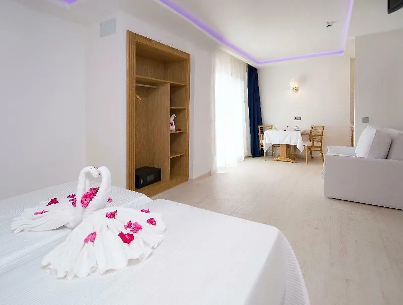 Hotel My Way Luxury Ibiza Playa d'en Bossa 5*,  España